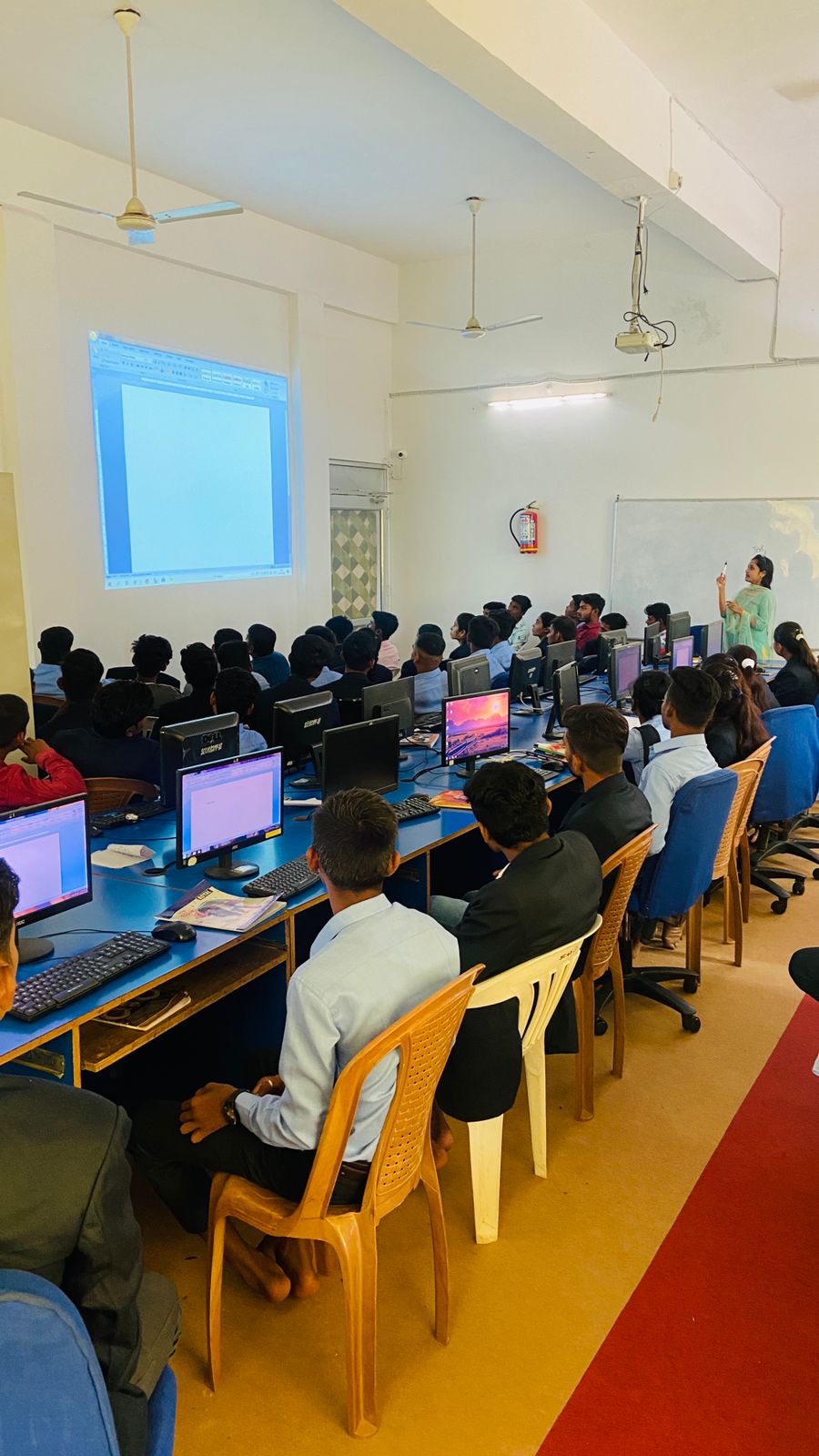 Samh Klang Computer Lab Samadhan College | Computer Lab